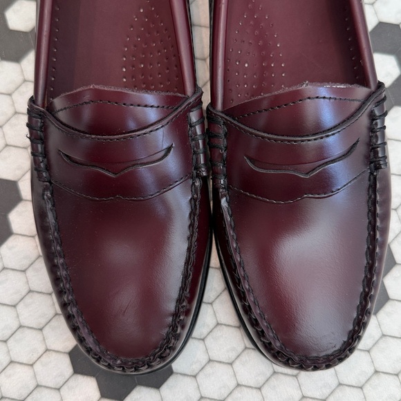 G.H. Bass & Co. Burgundy Loafers - Picture 3 of 13